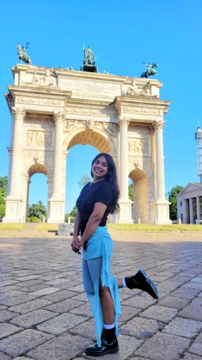 Side view of Traveler Jyoti at the Arco della Pace in Milan on a sunny day